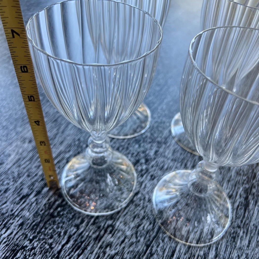 Set of 4 fluted ribbed wine glasses - Picture 5 of 6